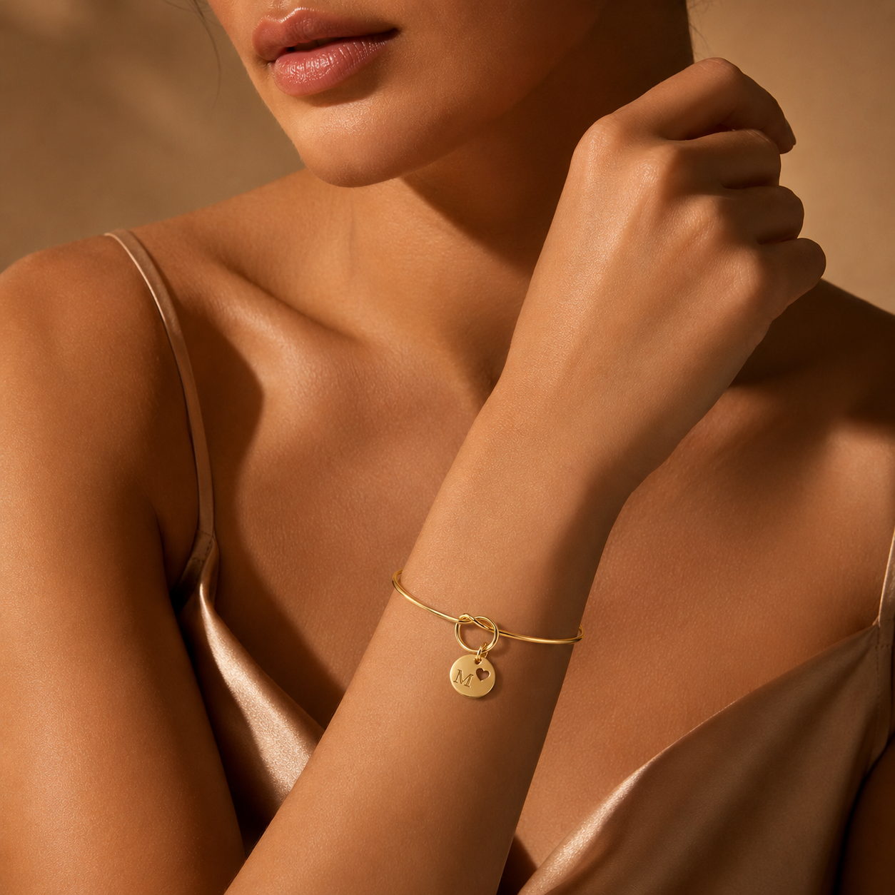 Semijoia Pulseira Bracelete Nozinho Inicial (M) 58mm Banho Ouro 18K