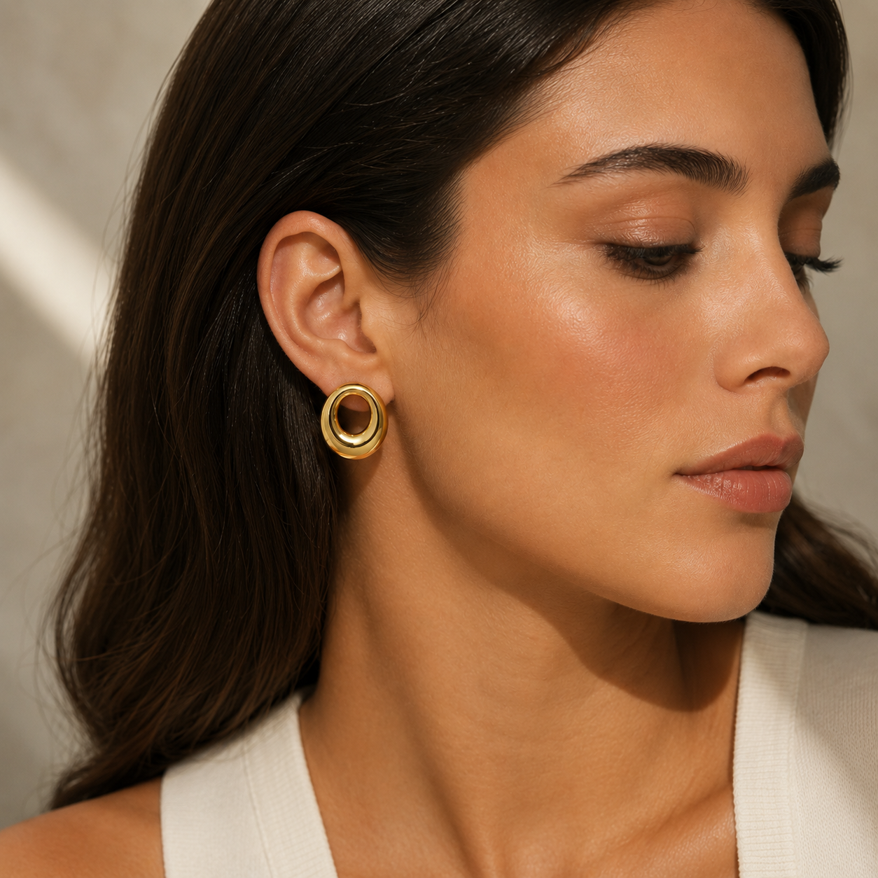 Semijoia Brinco Oval Vazado 16mm Banho Ouro 18K