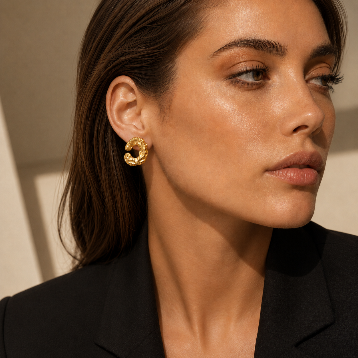 Semijoia Brinco Redondo Martelado 24mm Banho Ouro 18K