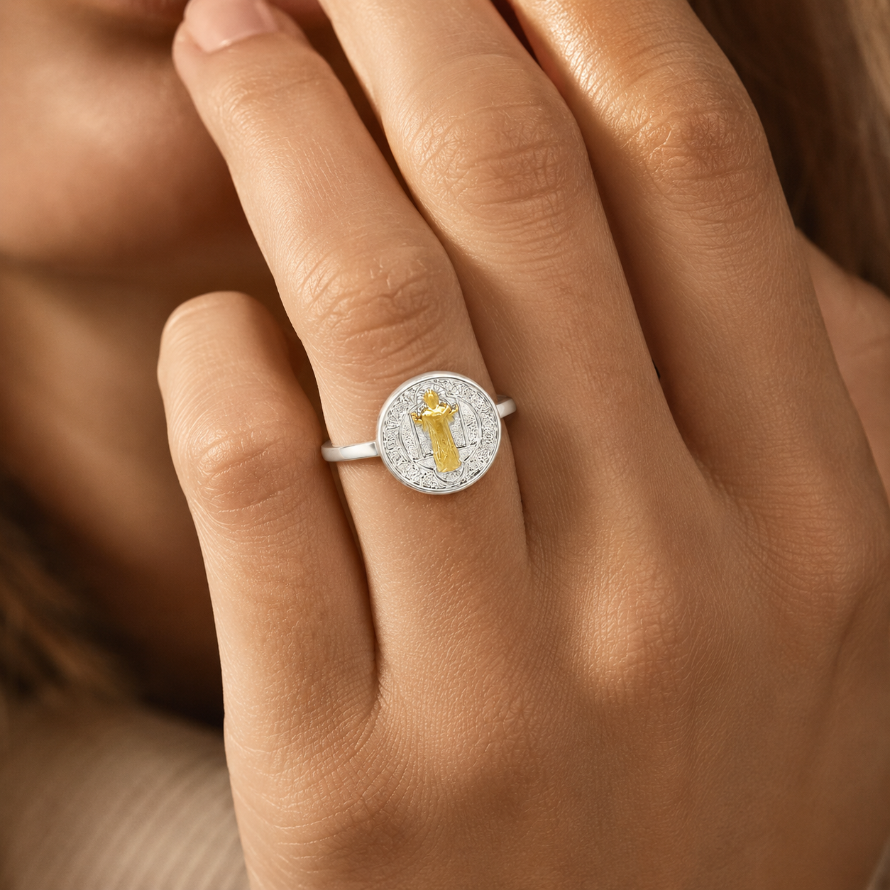Semijoia Anel Fino São Bento 10mm ARO15 Banho Ouro 18K Banho Ródio