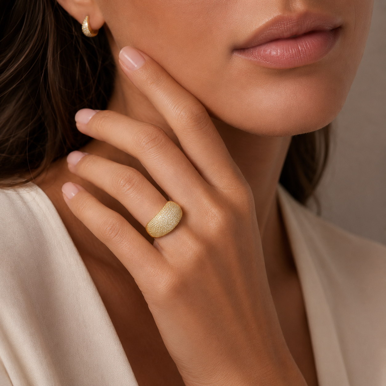 Semijoia Anel Maxi Cravejado 19mm Aro 14 Banho Ouro 18K
