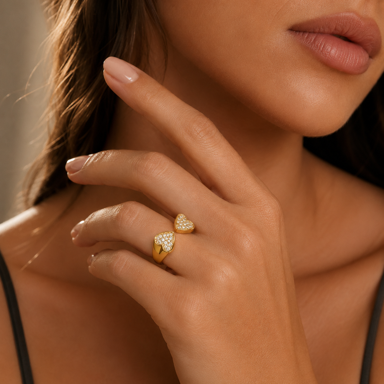 Semijoia Anel Corações Cravejados 13mm Aro 15 Banho Ouro 18K