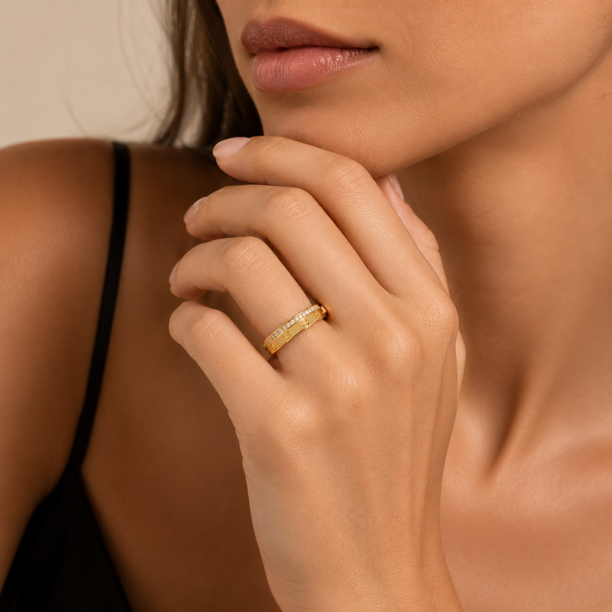 Semijoia Anel Com Fileiras Zircônias 6mm Aro 15 Banho Ouro 18K