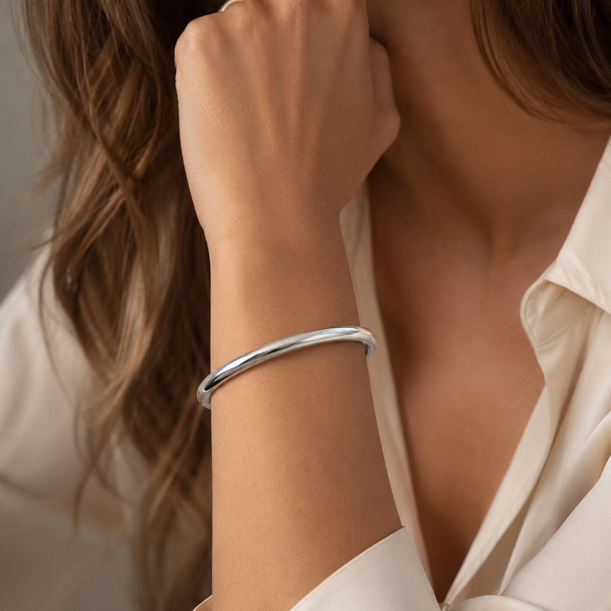 Semijoia Pulseira Bracelete Tubo Liso Com Fecho 65mm Banho Ródio