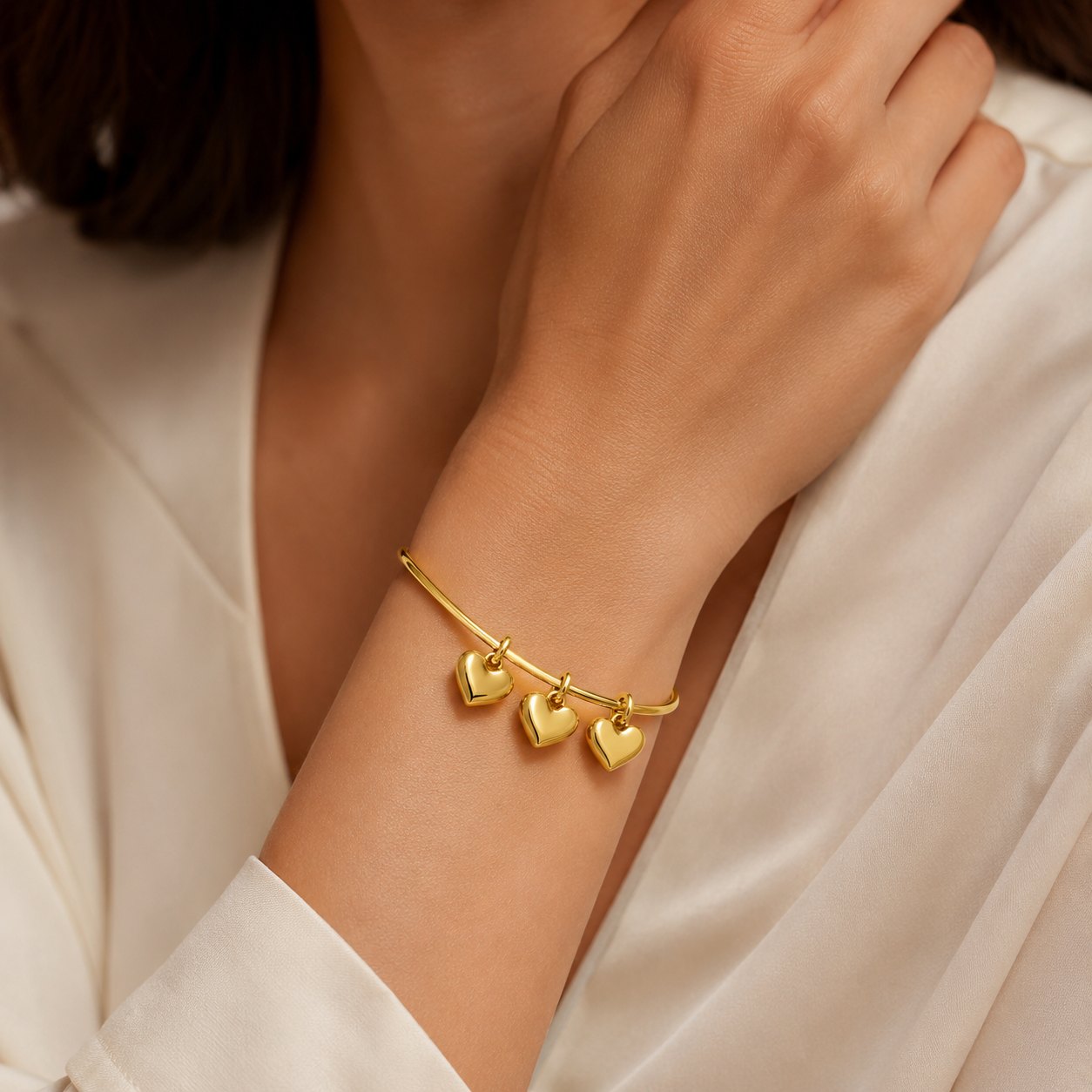 Semijoia Pulseira Bracelete Três Corações 63mm Banho Ouro 18K