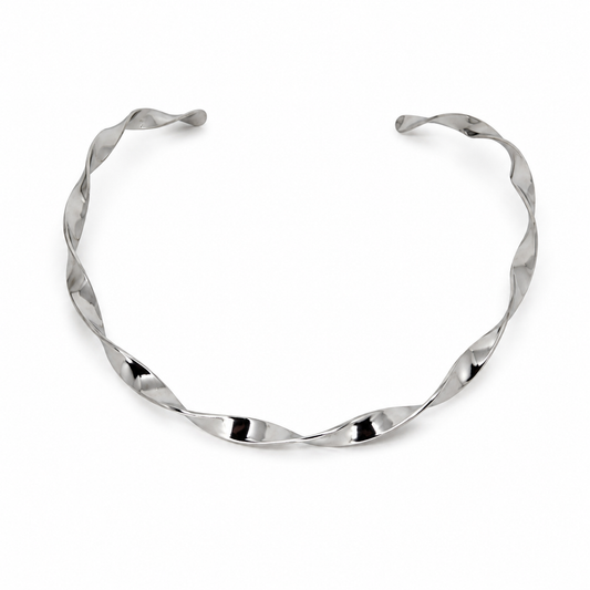 Semijoia Colar Choker Fininha Torcida 12cm Banho Ródio