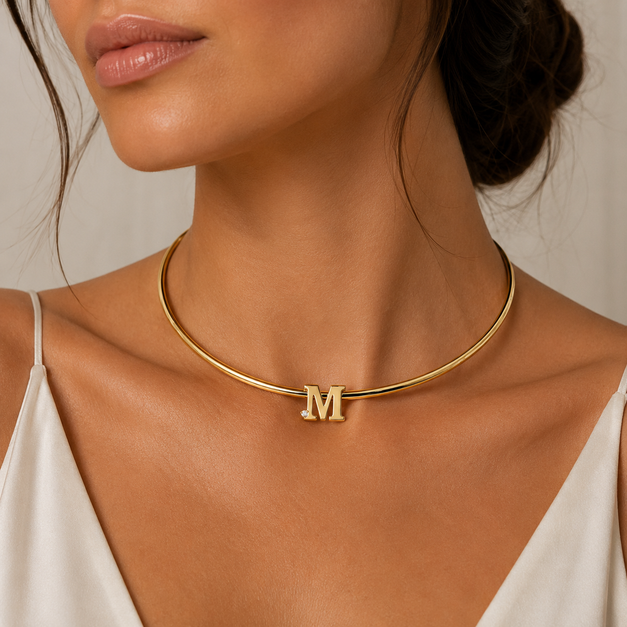 Semijoia Colar Choker Aro 12cm Letra M Banho Ouro 18K