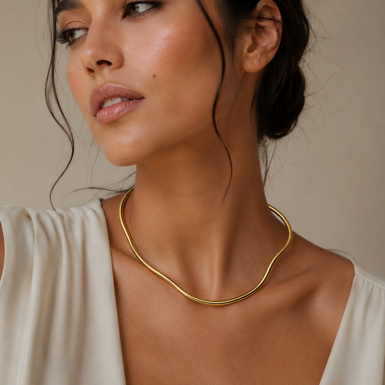 Semijoia Colar Choker Aro Tubo Ondulado 13cm Banho Ouro 18K