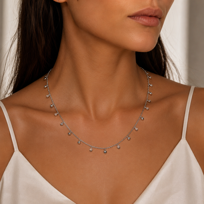 Semijoia Colar Choker Zircônias E Chapinhas Penduradas 40cm Banho Ródio