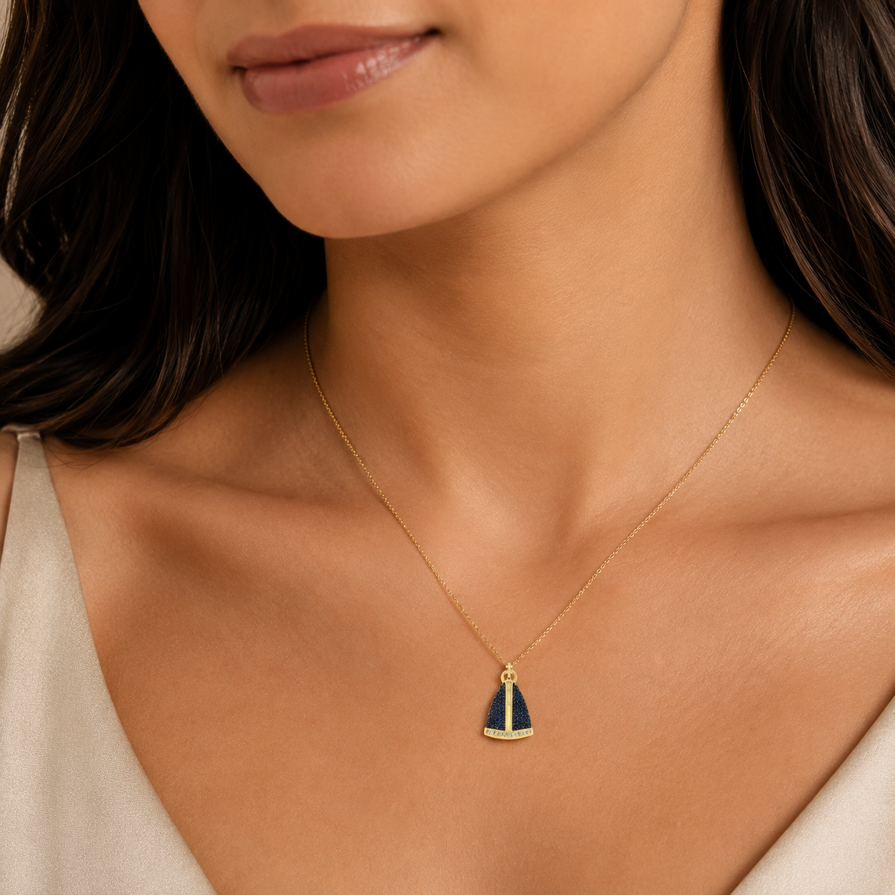 Semijoia Pingente N. Senhora Aparecida Cravejado 24mm Banho Ouro 18K
