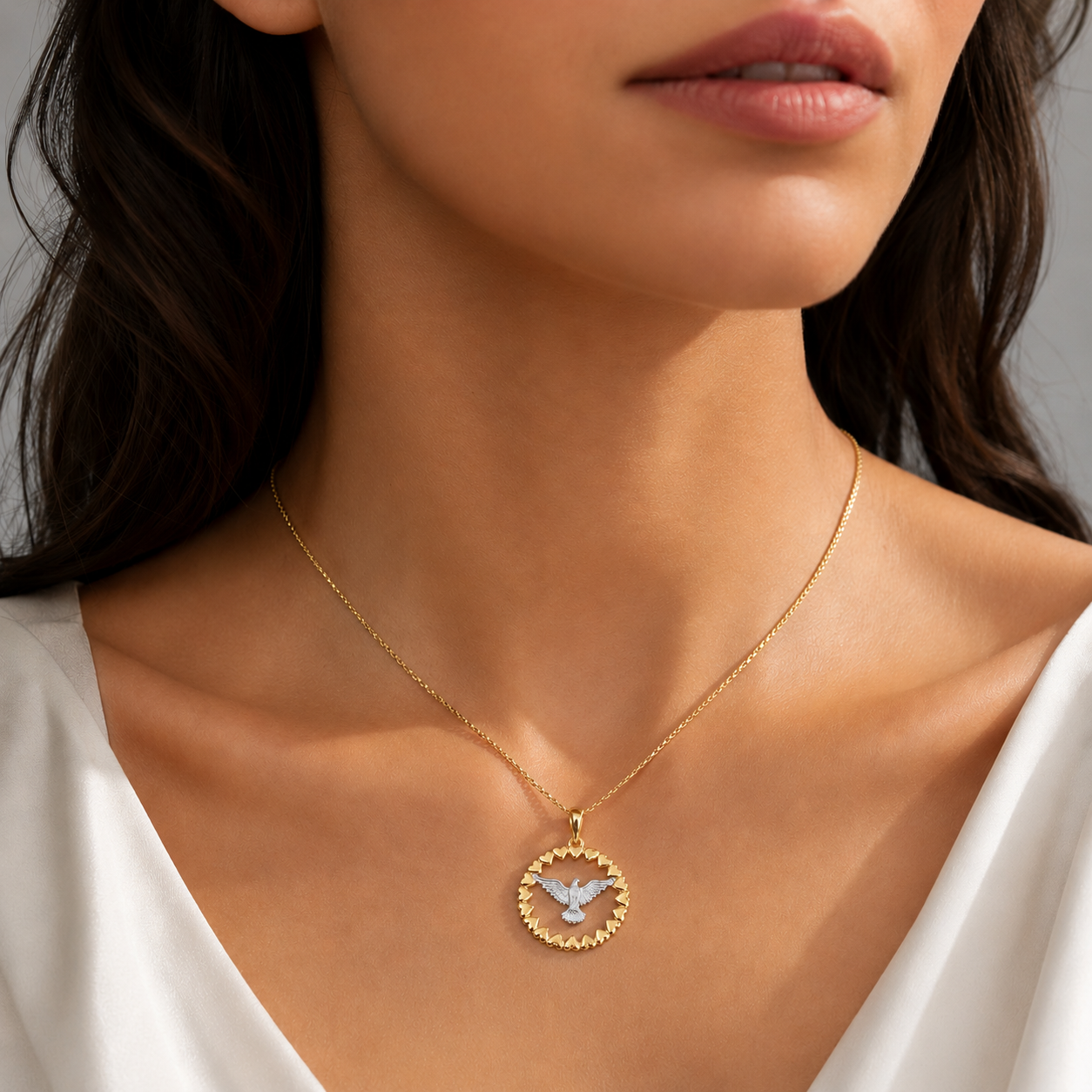 Semijoia Pingente Espírito Santo Redondo 21mm Banho Ródio Banho Ouro 18K