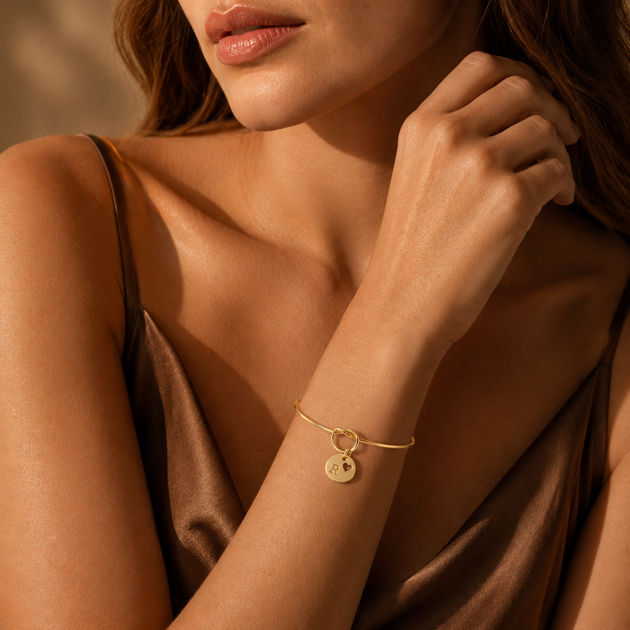 Semijoia Pulseira Bracelete Nozinho Inicial (R) 58mm Banho Ouro 18K