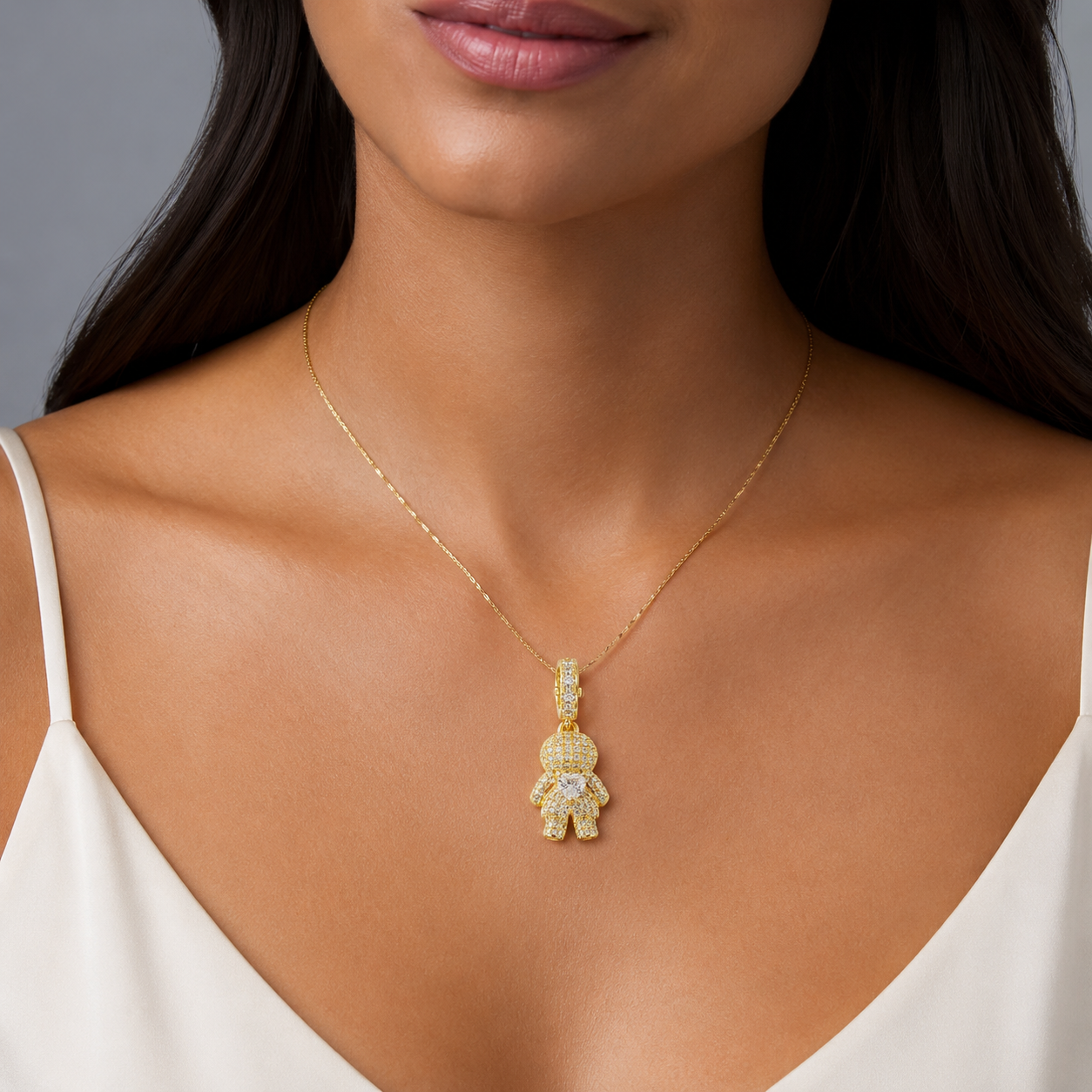 Semijoia Pingente Menino Cravejado 25mm Banho Ouro 18K