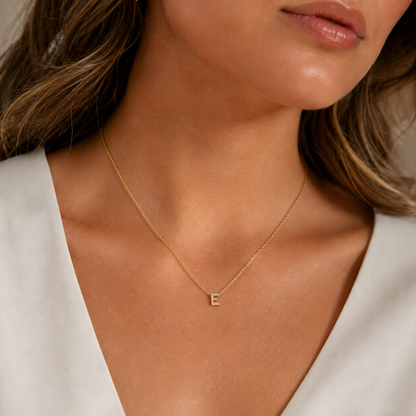 Semijoia Pingente Letra (E) Mini Cravejado 10mm Banho Ouro 18K