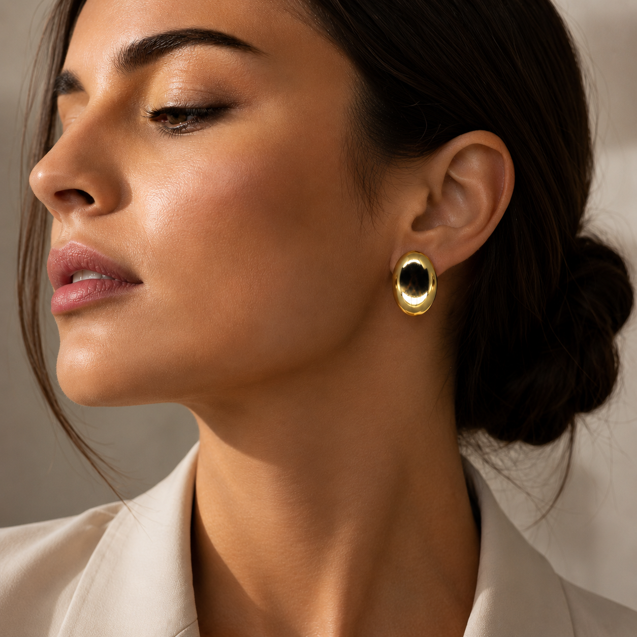 Semijoia Brinco Botão Oval 24mm Banho Ouro 18K