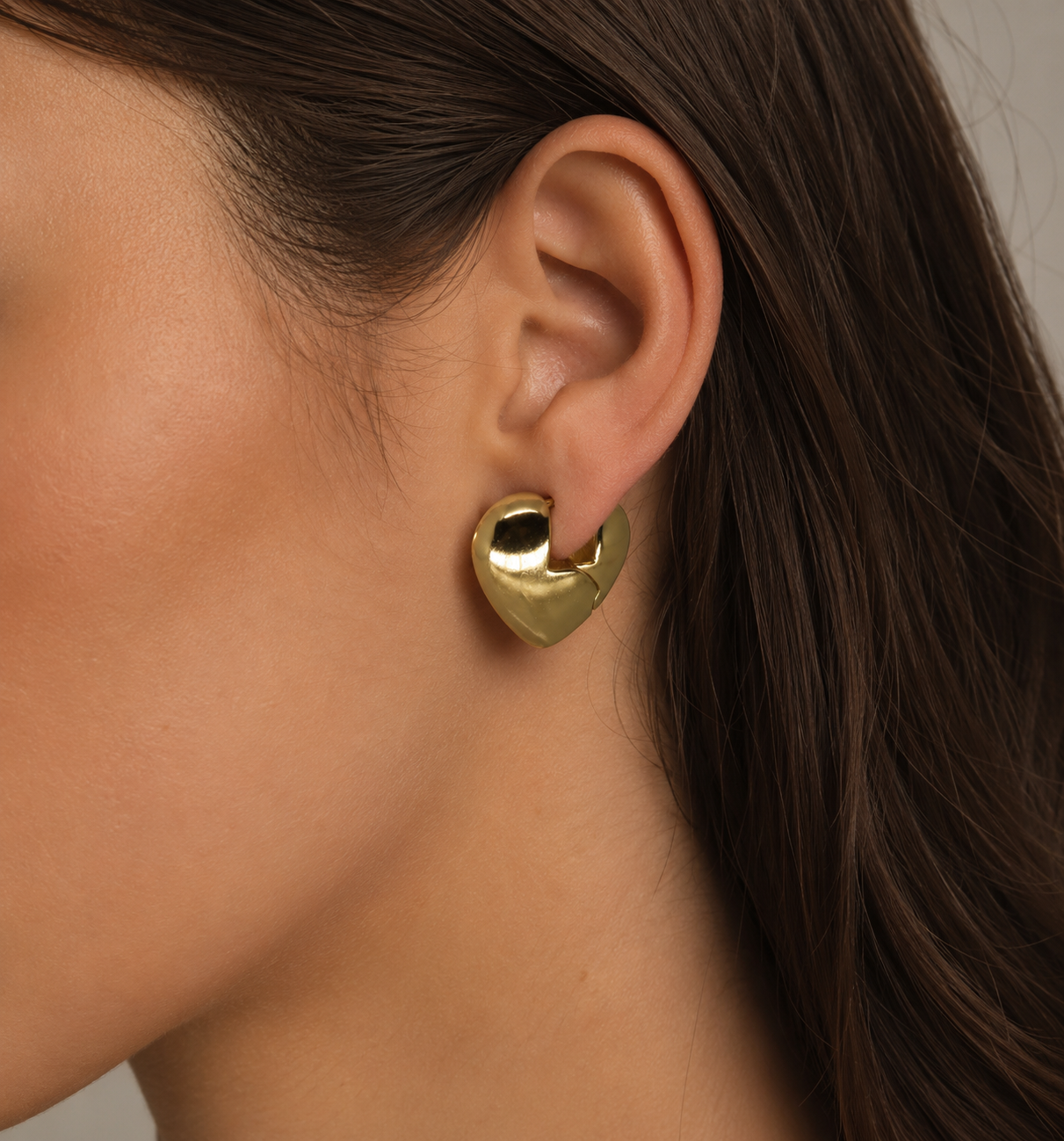 Semijoia Brinco Coração Liso Grande 23mm Banho Ouro 18K