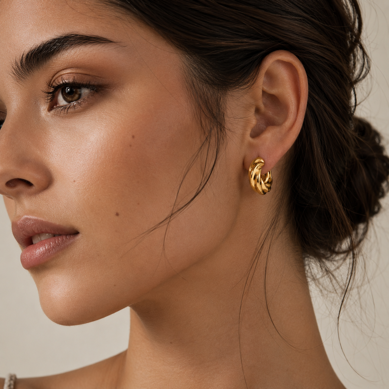 Semijoia Brinco Argola Tubo Torcida 19mm Banho Ouro 18K