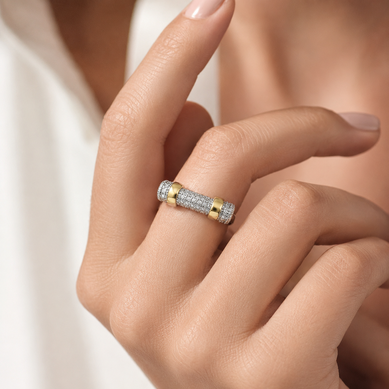 Semijoia Anel Cravejado Trava 22mm Aro 22 Banho Ouro 18K Banho Ródio