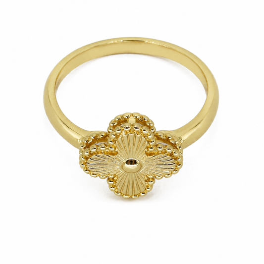 Semijoia Anel Trevo 11mm Aro 21 Banho Ouro 18K