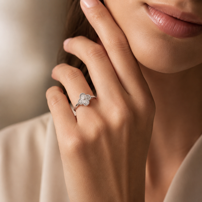 Semijoia Anel Trevo 11mm Aro 16 Banho Ródio