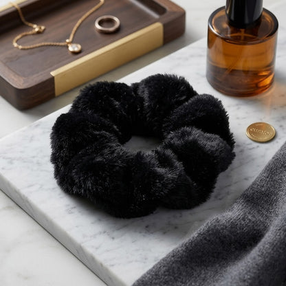 Scrunchie de Pelúcia com Pérolas Anti-Frizz Colors